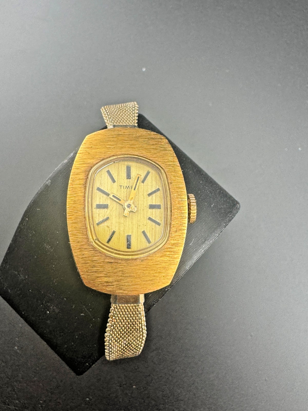 Vintage Timex Ladies Mechanical Watch Gold Tone Mesh Band